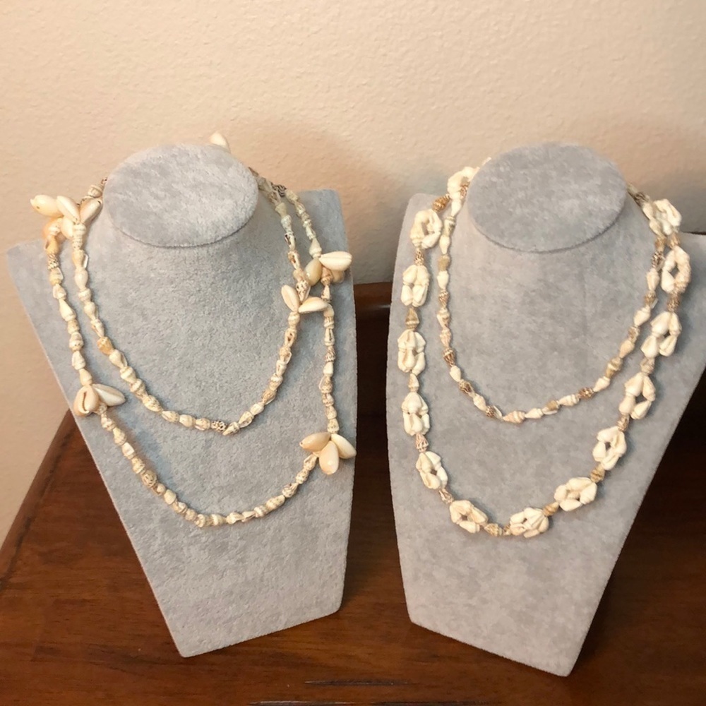 3/$25 Lot of 2 Beautiful She’ll Lei Necklaces